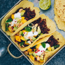 Taco med sojafärs, avokado & het mangosalsa